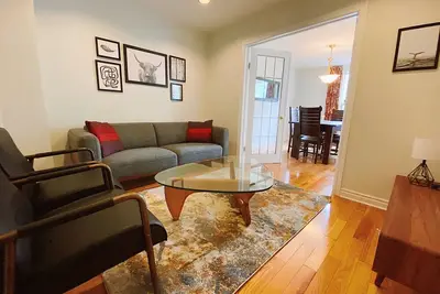 Image de Family-Friendly 4br Home in Highly Desirable Annex