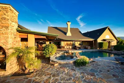 Image de Main Residence at Peppertree Lane Ranch | Pool/Spa | Walk to Wineries