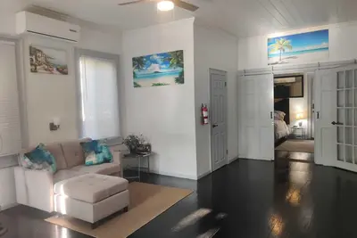 Image de Amazing Island Cottage/2br in the heart of Nassau! Best location! No car needed!