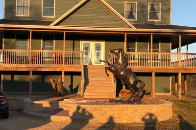 Image de Cozy Country Farm House - 4, 000 sq ft