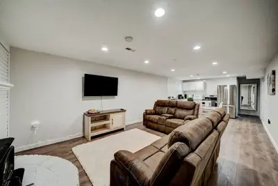 Image de Private 3 Bedroom Basement Apartment