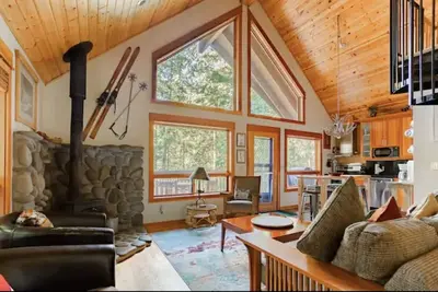 Image de Chalet w/ River Access, Hot Tub, Game Room, Deck