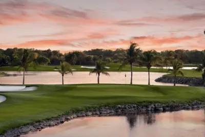 Image de 3 Bedroom 2 Bath Hidden Gem Villa Lely Resort with Players Club and Spa