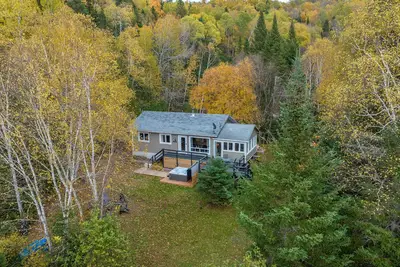 Image de Chalet bord de l'eau et spa