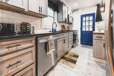 Entire Home 3bd 2bth/PrvtParking/WiFi/Clean/Quiet/