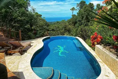 Image de Ocean views and privacy above Uvita