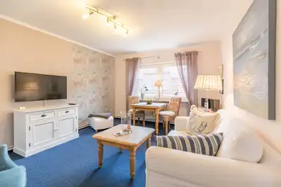 Image de House Alleestraße 37 Whg. 1 Jochims. Living in the 1st row, it couldn't be more central!