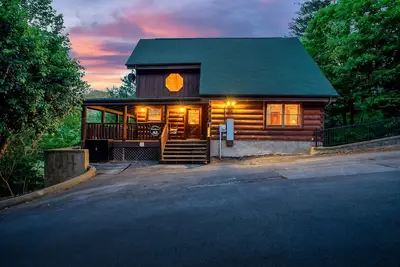 Image de Summer Getaway:8 Min To Pforge+Hot Tub+Pools+Game Room