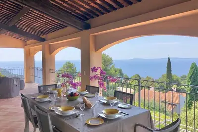 Image de Villa familiale située au calme avec une belle vue sur la mer