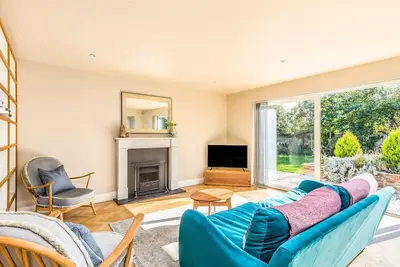 Image de Pass the Keys | Stylish and fresh 4 bed beach house with garden