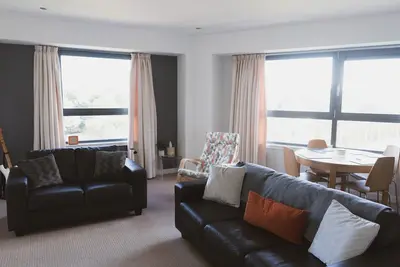 Image de Lovely 2-Bed Flat Glasgow Harbour Free parking - Pass the Keys