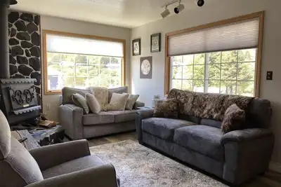 Image de Foggy Island Home in Town