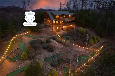 Image de Hidden Gem  - Putt Putt, Hot Tub & Theater Game Room