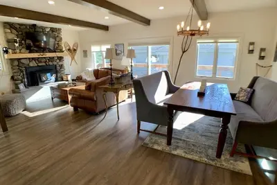 Image de Ideally Located, Sun Valley Ski Chalet