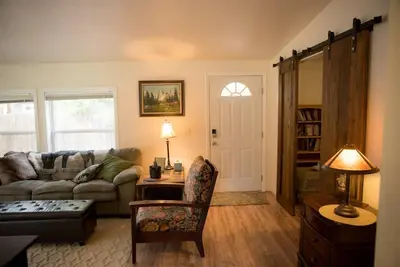 Image de Mt Rainier & White Pass Family Getaway + Hot Tub