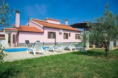 Image de Comfortable house with swimming pool, in quiet village