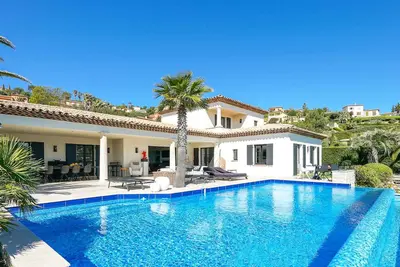 Image de Adorable deluxe propriété avec vue sur le terrain de golf à  Ste. Maxime