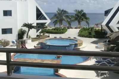 Image de Beautiful condo on the beach with pool