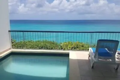 Image de Villa is Ocean Front, 1st floor deck pool, 2nd floor decks, Sint Maarten