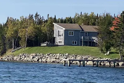 Image de Waterfront Custom Home on Brasdor Lake