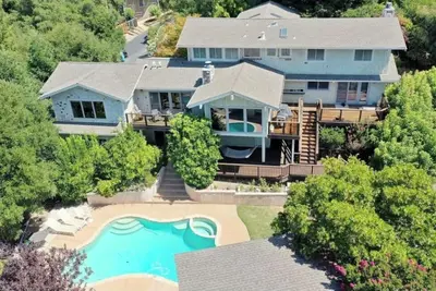 Image de Long-Term Stay at Lavish & Serene Hilltop Mansion