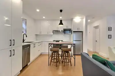 Image de Newly renovated luminous open plan condo，near downtown, metro station