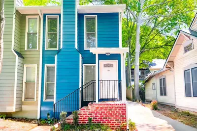 Image de Renovated 2br/1. 5ba Townhome near the Beltline