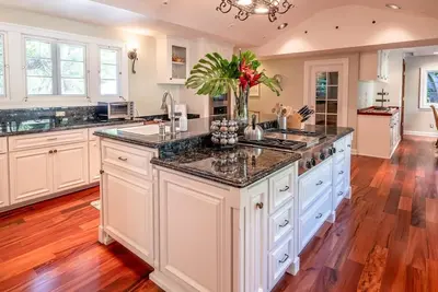 Image de Maluhia Estate - Surrounded by lush tropical gardens Minutes to Beaches& Waikiki