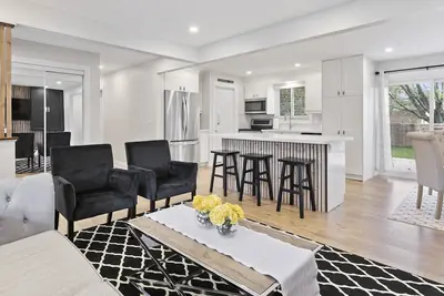 Image de Luxurious and Cheerful House in Monopoly Subdivision