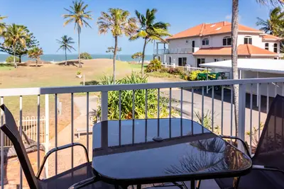 Image de Driftwood on the Beach - Sea View Unit 10