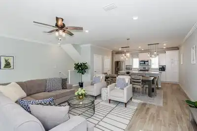 Image de Private Beach Club| Free Rounds of Golf! -Pet Friendly-Sauna-Minutes to the Gulf or Golf at Lost Key!