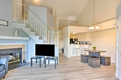 Image de Newport News Condo w/ Balcony < 2 Mi to Lake!
