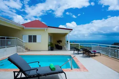 Image de Bonjour with 2 bedroom with far ocean and hill view