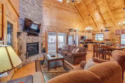 Image de Enchanted Forest - Seasonal Mountain Views, Community Pool & Hot Tub