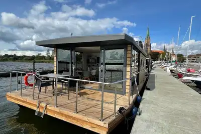 Image de Houseboat Fjord Haven with bio-sauna and roof terrace in Barth