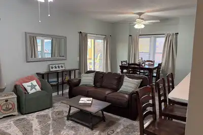 Image de Newly remodeled. Steps away from the ocean! Condo in Kill Devil Hills.