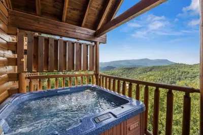 Image de Outrageous Sunset View Cabin! Hot Tub/ Minutes to Parkway/ Resort Pool!