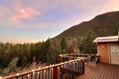 Image de Fireplace, Large Deck with Panoramic Views, 3br + 3ba, new carpet and blinds