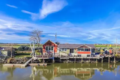 Image de Waterfront retreat, year round fishing, boating, wine tasting. 1 hr from Sf!