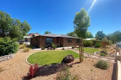 Image de Near Zion. Sleeps 8. Big Yard & Private Hot Tub!