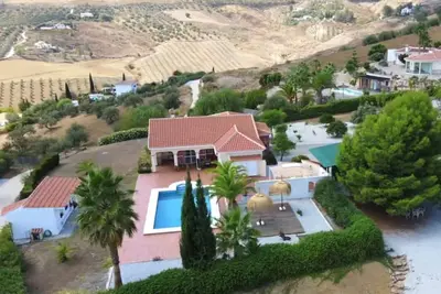 Image de Beautiful villa with large private garden, private pool and beautiful views.