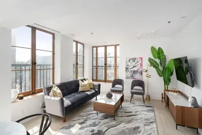 Image de Chic & Modern 3b 1b Apt | Old Mtl | St Paul St |