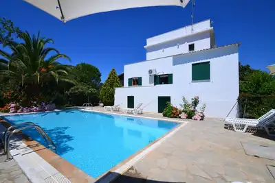 Villa Dina Halikounas