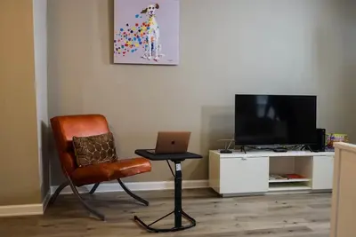 Image de Guesthouse near Dt, Uh, Tsu, Med Center w/ Parking