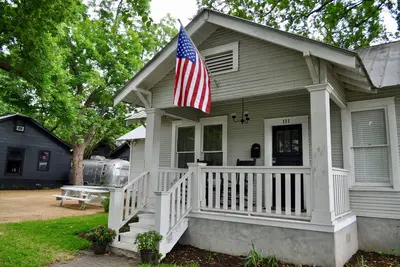 Image de Heart of Soco Luxury Bungalow! Location