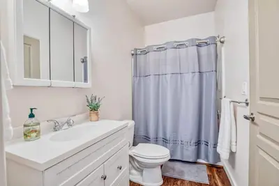 Image de Convenient to everything. 3 Bdrm 3. 5 Bath