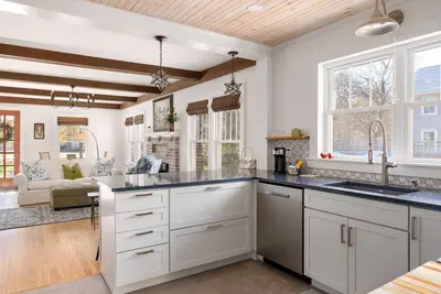 Image de Welcome to the Red Bridge Cottage!