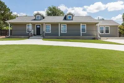 Image de Bright Star - Executive Ranch Style Home in Bandera 3br+Office