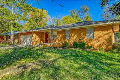 Image de Vintage home in heart of Ou country--uniquely decorated Ok themed home--Att wifi