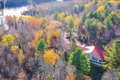 Image de Cozy Waterfront Cottage on River